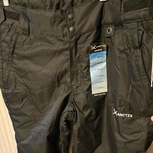 Adults snow pants, size 1W. NWT